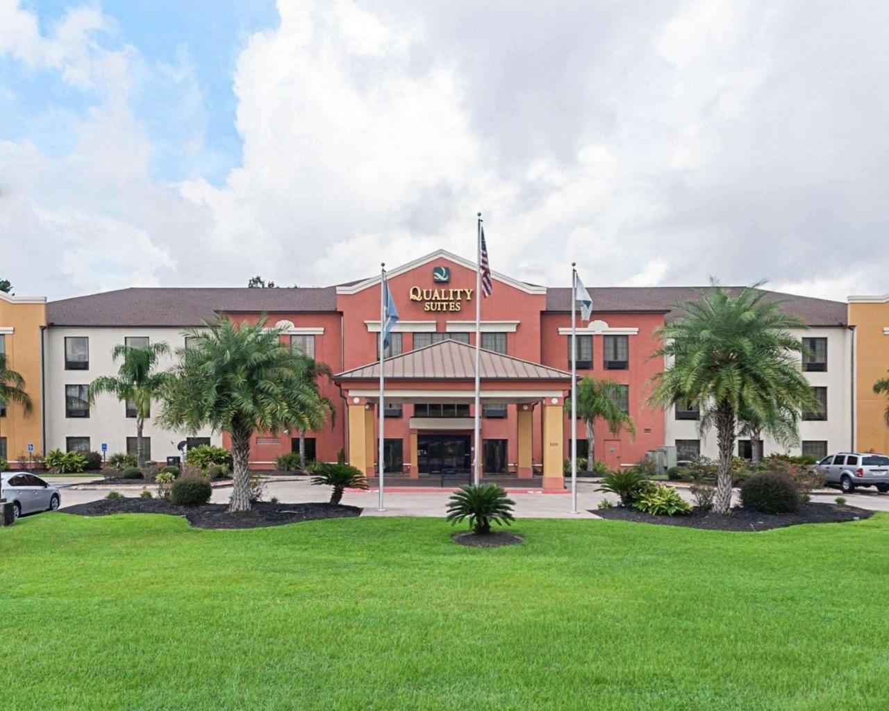 Quality Suites Sulphur Exterior photo